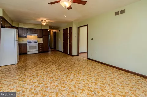 Living - 2916 York Manor Rd, Phoenix, MD 21131 photo 6 of 6
