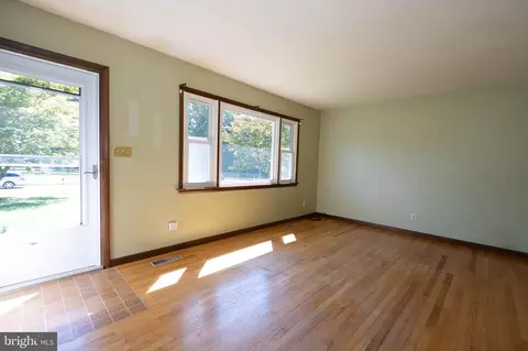 Living - 2916 York Manor Rd, Phoenix, MD 21131 photo 1 of 6