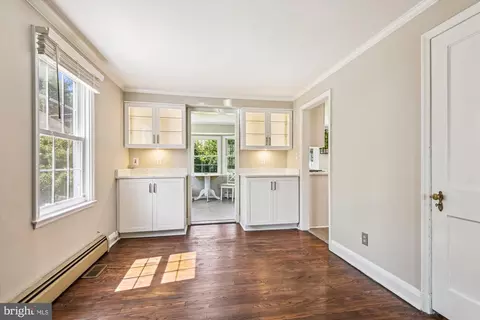 Entry Way - 1402 Ruxton Rd, Towson, MD 21204 photo 2 of 4