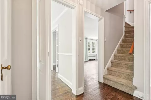 Entry Way - 1402 Ruxton Rd, Towson, MD 21204 photo 4 of 4
