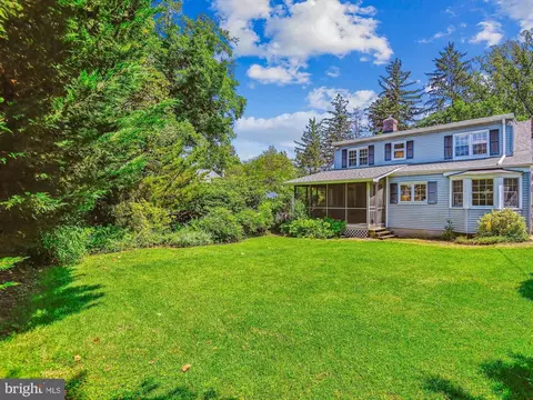 Exterior - 1402 Ruxton Rd, Towson, MD 21204 photo 6 of 7