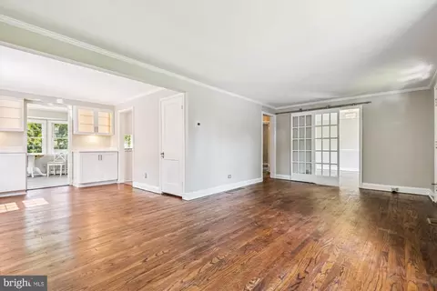 Living - 1402 Ruxton Rd, Towson, MD 21204 photo 1 of 7