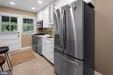 210 Stanmore Rd, Baltimore, MD 21212 photo 12