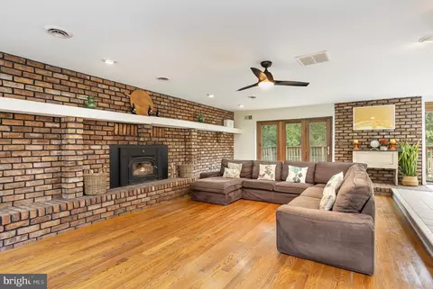 Living - 2007 Wilson Rd, White Hall, MD 21161 photo 2 of 4