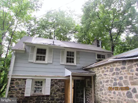 2502 Parkview Dr, Gwynn Oak, MD 21207