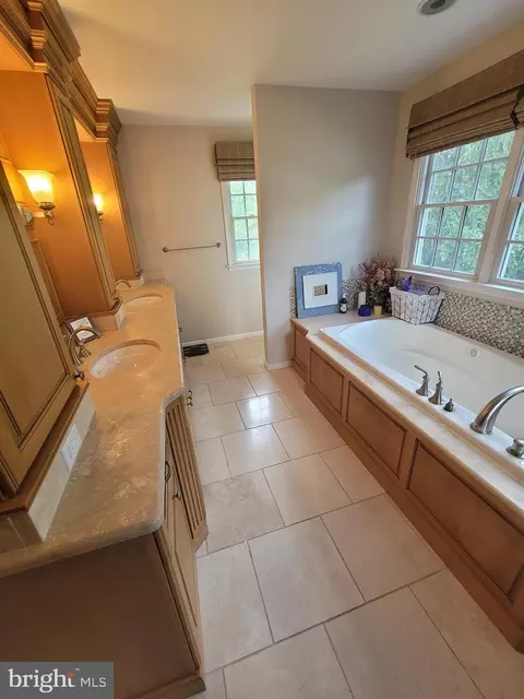 Bath - 2424 Stanwick Rd, Phoenix, MD 21131 photo 5 of 9