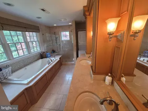 Bath - 2424 Stanwick Rd, Phoenix, MD 21131 photo 4 of 9