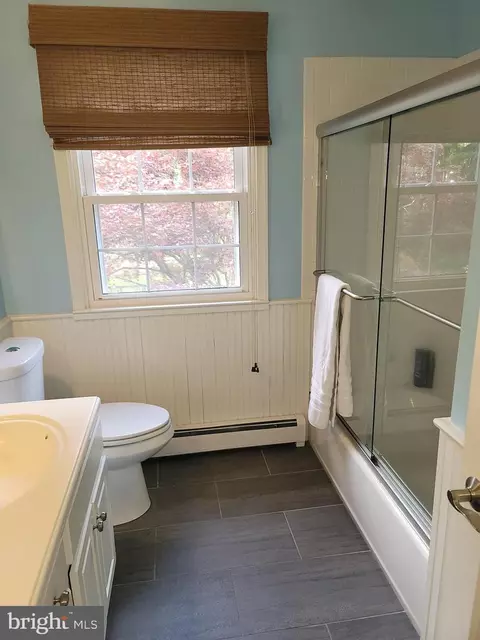 Bath - 2424 Stanwick Rd, Phoenix, MD 21131 photo 7 of 9