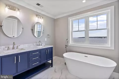 Bath - 7108 River Drive Rd, Sparrows Point, MD 21219 photo 2 of 5