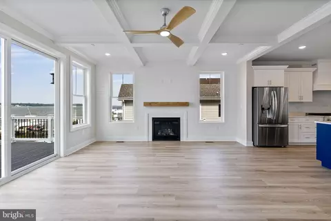 Living - 7108 River Drive Rd, Sparrows Point, MD 21219 photo 3 of 5