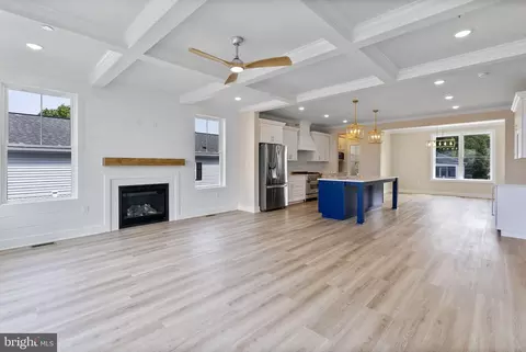 Living - 7108 River Drive Rd, Sparrows Point, MD 21219 photo 4 of 5