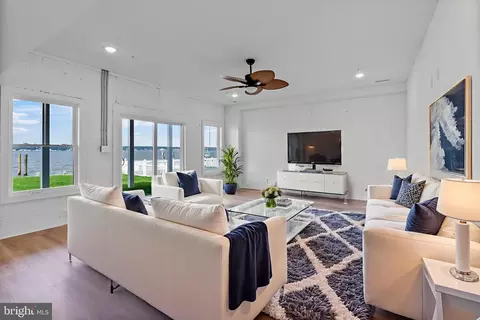 Living - 7108 River Drive Rd, Sparrows Point, MD 21219 photo 5 of 5