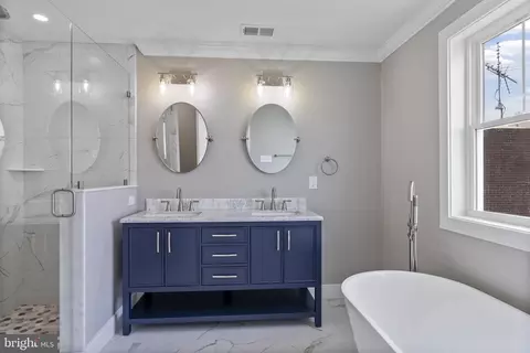 Bath - 7108 River Drive Rd, Sparrows Point, MD 21219 photo 1 of 5