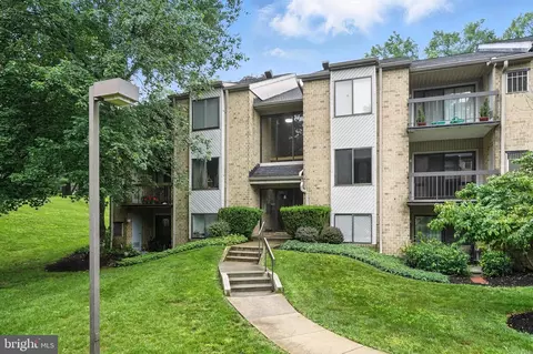 8 Bailiffs Ct #202, Lutherville Timonium, MD 21093
