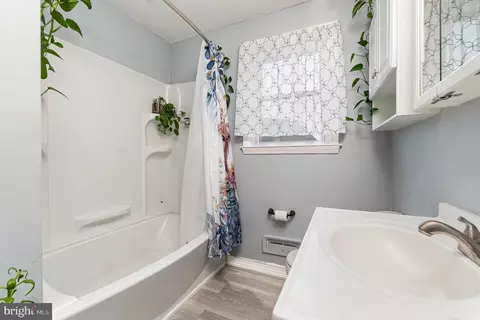 Bath - 5200 Daybreak Ct, Baltimore, MD 21206 photo 1 of 2