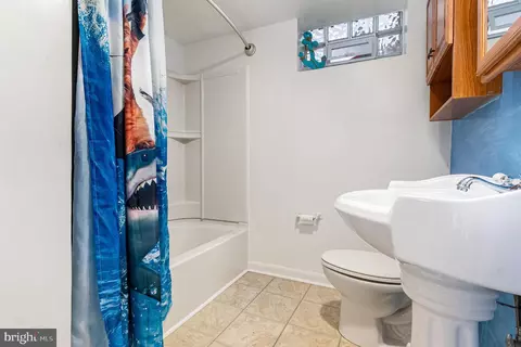 Bath - 5200 Daybreak Ct, Baltimore, MD 21206 photo 2 of 2