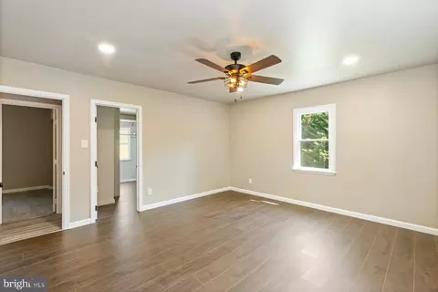 Entry Way - 13033 Bottom Rd, Hydes, MD 21082 photo 4 of 5