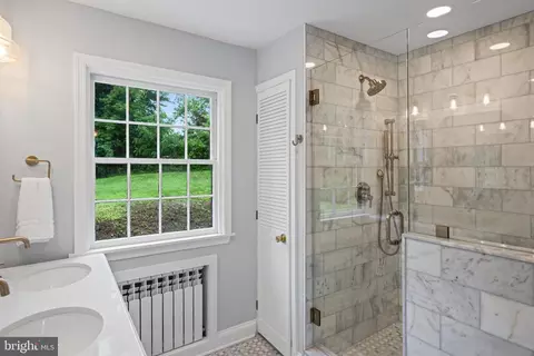 Bath - 7819 Overbrook, Ruxton, MD 21204 photo 5 of 9