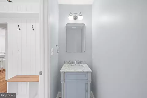 Entry Way - 7819 Overbrook, Ruxton, MD 21204 photo 5 of 12