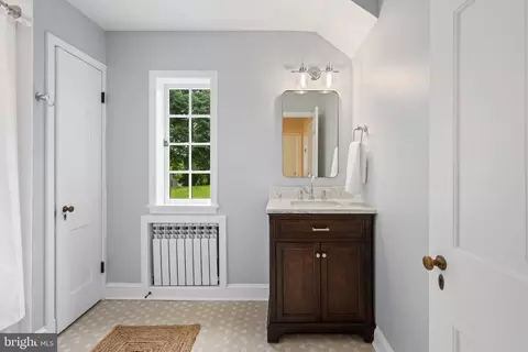Bath - 7819 Overbrook, Ruxton, MD 21204 photo 7 of 9