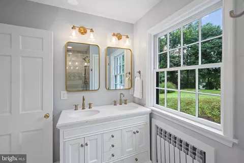 Bath - 7819 Overbrook, Ruxton, MD 21204 photo 3 of 9
