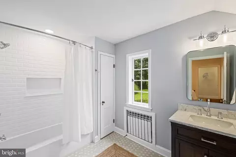 Bath - 7819 Overbrook, Ruxton, MD 21204 photo 6 of 9