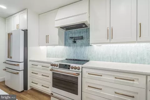 Kitchen - 4012 Chestnut, Middle River, MD 21220 photo 4 of 6