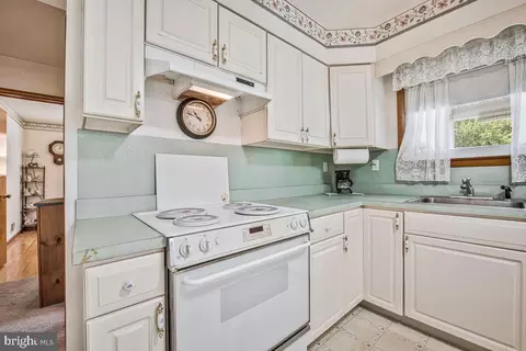 Kitchen - 5921 Ebenezer Rd, White Marsh, MD 21162 photo 3 of 5
