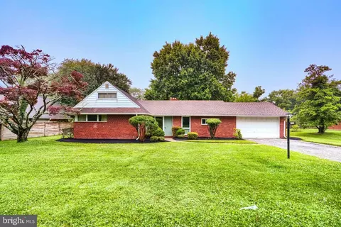 7900 Ivy Ln, Pikesville, MD 21208