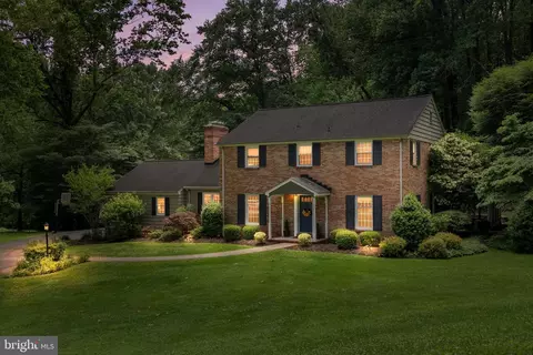 2 Chickory Ct, Glen Arm, MD 21057
