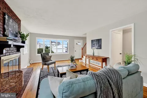 Living - 7105 River Drive Rd, Sparrows Point, MD 21219 photo 5 of 5