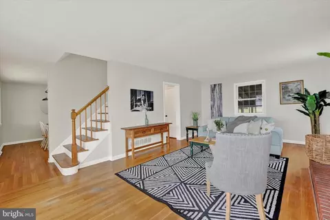 Living - 7105 River Drive Rd, Sparrows Point, MD 21219 photo 2 of 5