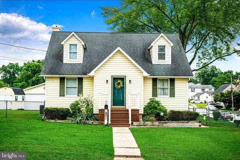 401 Riverside Rd, Essex, MD 21221