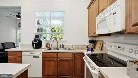 28 Buttonwood Ct, Rosedale, MD 21237 photo 25
