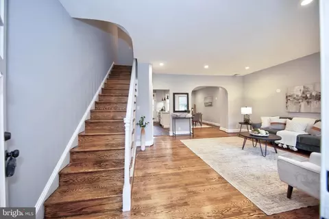 Entry Way - 416 Dunkirk Rd, Baltimore, MD 21212 photo 1 of 3