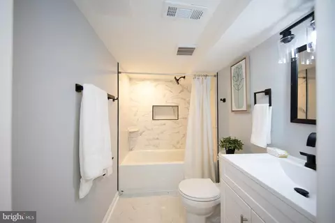 Bath - 416 Dunkirk Rd, Baltimore, MD 21212 photo 2 of 2