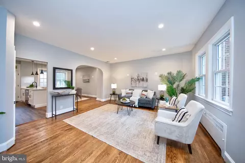 Living - 416 Dunkirk Rd, Baltimore, MD 21212 photo 2 of 3