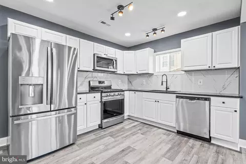 Kitchen - 210 Sollers Point Rd, Dundalk, MD 21222 photo 2 of 2