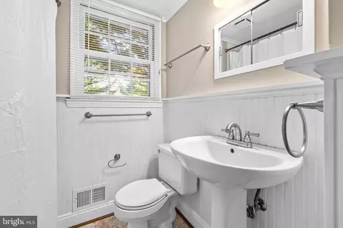 1516 Berwick Rd, Towson, MD 21204 photo 18
