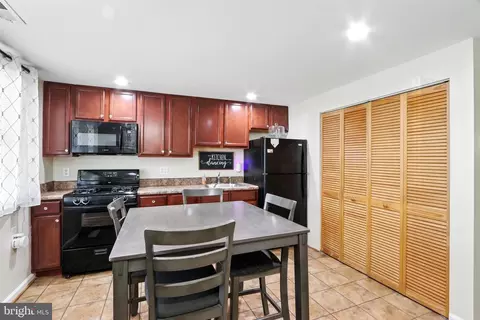 810 Regis Ct, Halethorpe, MD 21227 photo 2