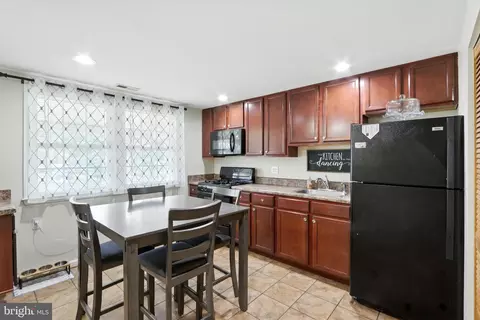 810 Regis Ct, Halethorpe, MD 21227 photo 3