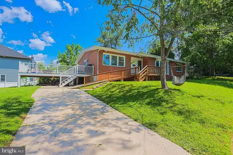 2906 Oakton Ct, Baltimore, MD 21209