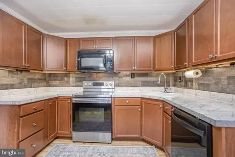 Kitchen - 24 Gyro Dr, Middle River, MD 21220 photo 2 of 2