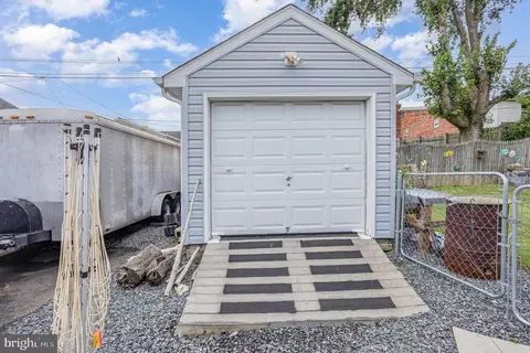 Exterior - 24 Gyro Dr, Middle River, MD 21220 photo 1 of 4
