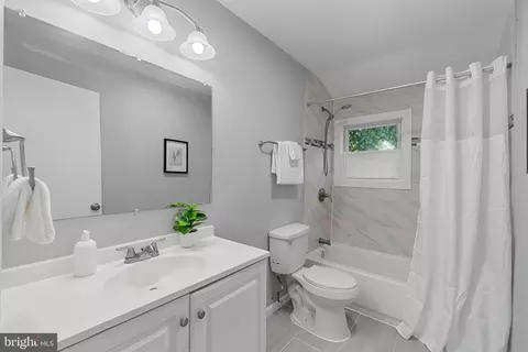 Bath - 6820 Queens Ferry Rd, Baltimore, MD 21239 photo 2 of 3