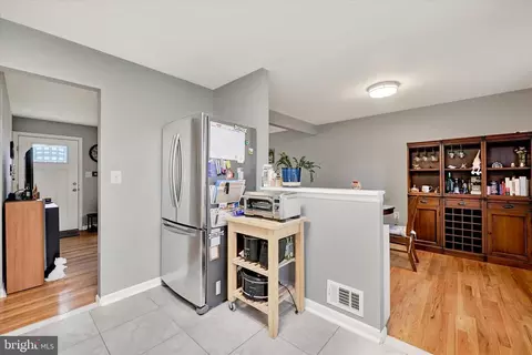 Entry Way - 5930 Daybreak Ter, Baltimore, MD 21206 photo 2 of 2