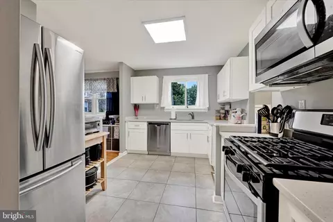 Kitchen - 5930 Daybreak Ter, Baltimore, MD 21206 photo 2 of 3
