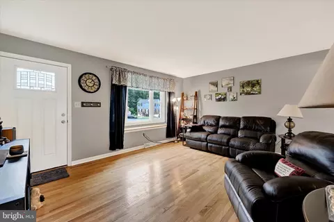 Entry Way - 5930 Daybreak Ter, Baltimore, MD 21206 photo 1 of 2