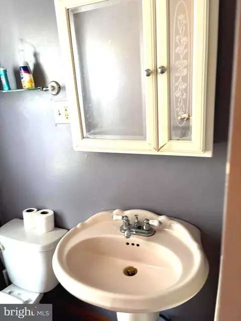 Bath - 2906 Ohio Ave, Halethorpe, MD 21227 photo 1 of 6