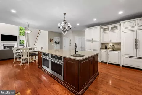 Kitchen - 13910 Manor Rd, Phoenix, MD 21131 photo 3 of 5